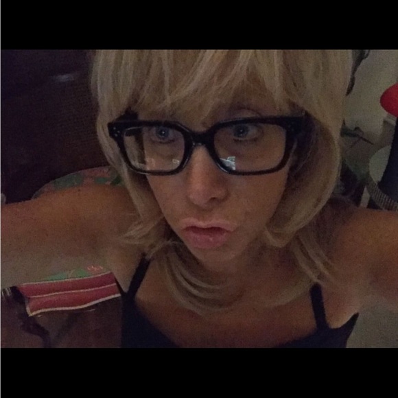 Meet your Posher, Briana - Picture 1 of 2